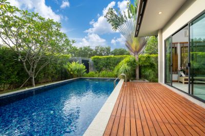 Pool Decks Provide a Great Space For Entertaining Friends and Family